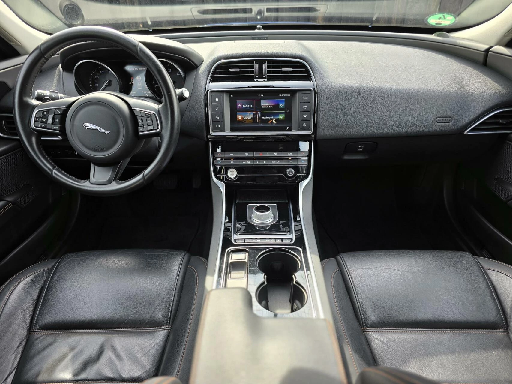 Hoofdafbeelding Jaguar XE