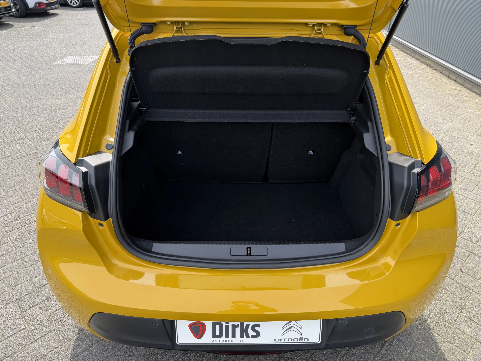 Hoofdafbeelding Peugeot e-208