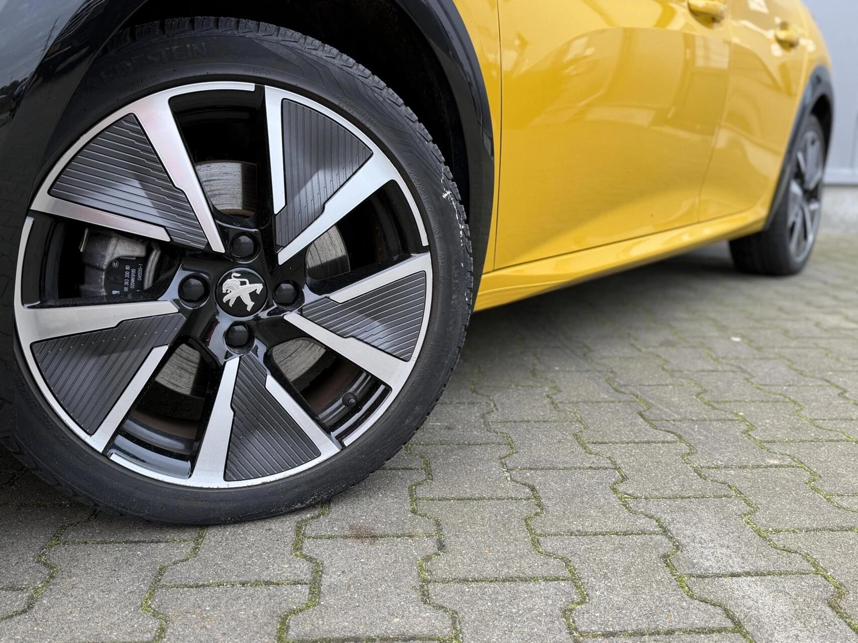 Hoofdafbeelding Peugeot e-208