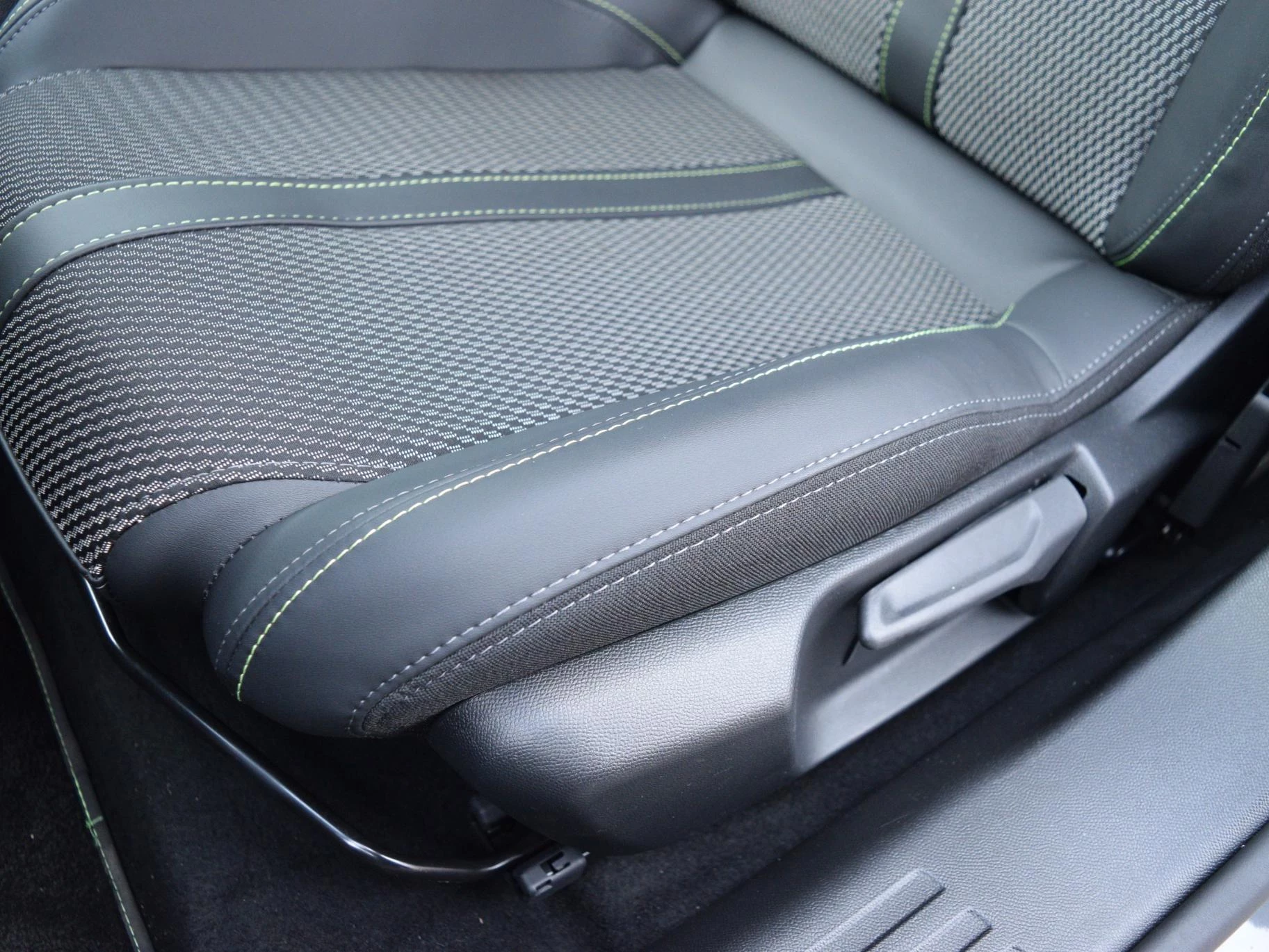 Hoofdafbeelding Peugeot e-2008