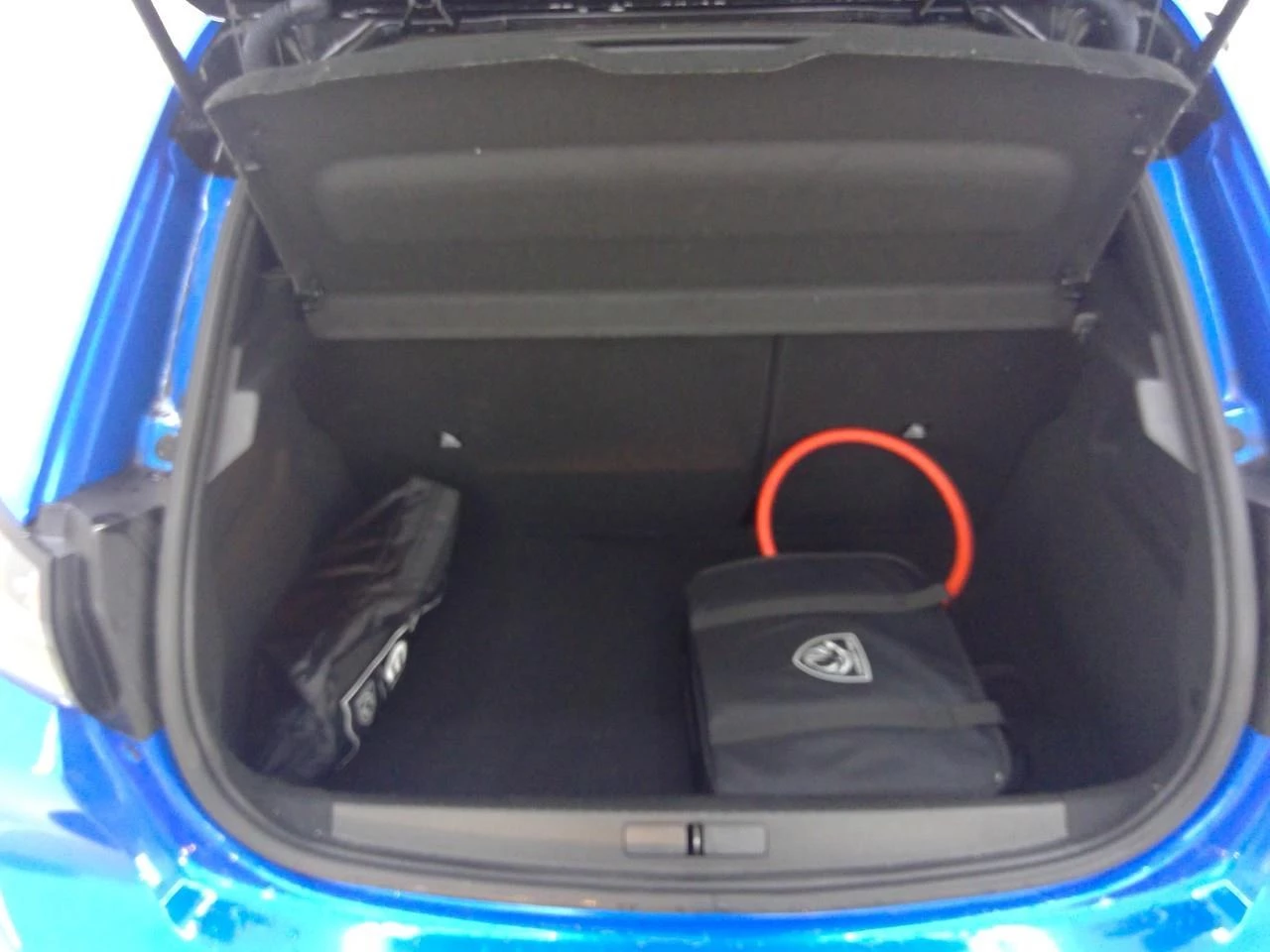 Hoofdafbeelding Peugeot e-208