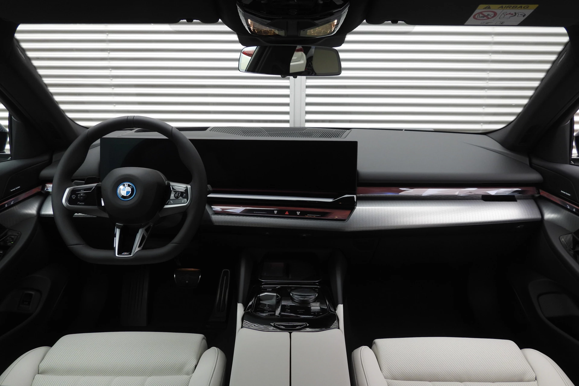 Hoofdafbeelding BMW i5