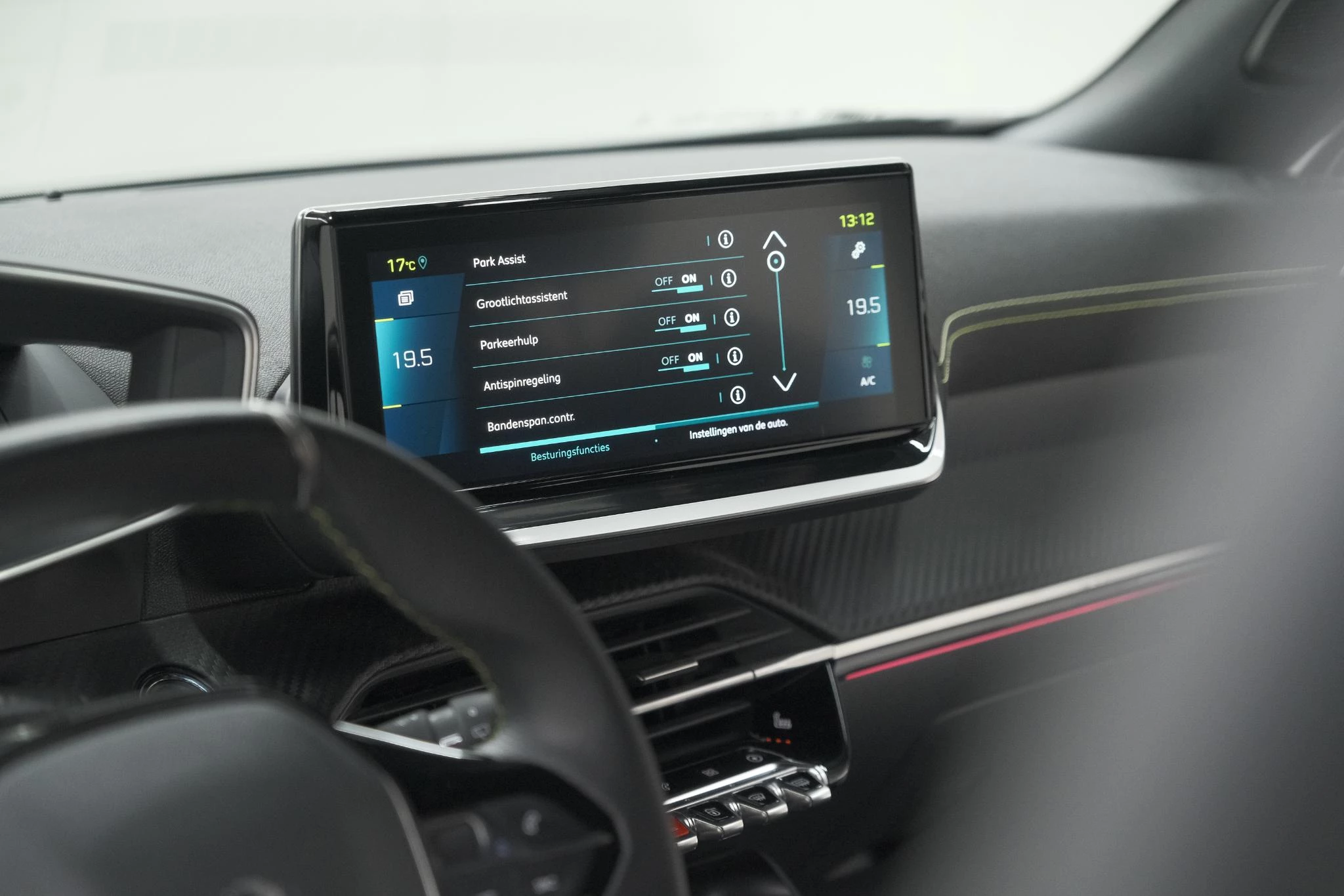 Hoofdafbeelding Peugeot e-2008