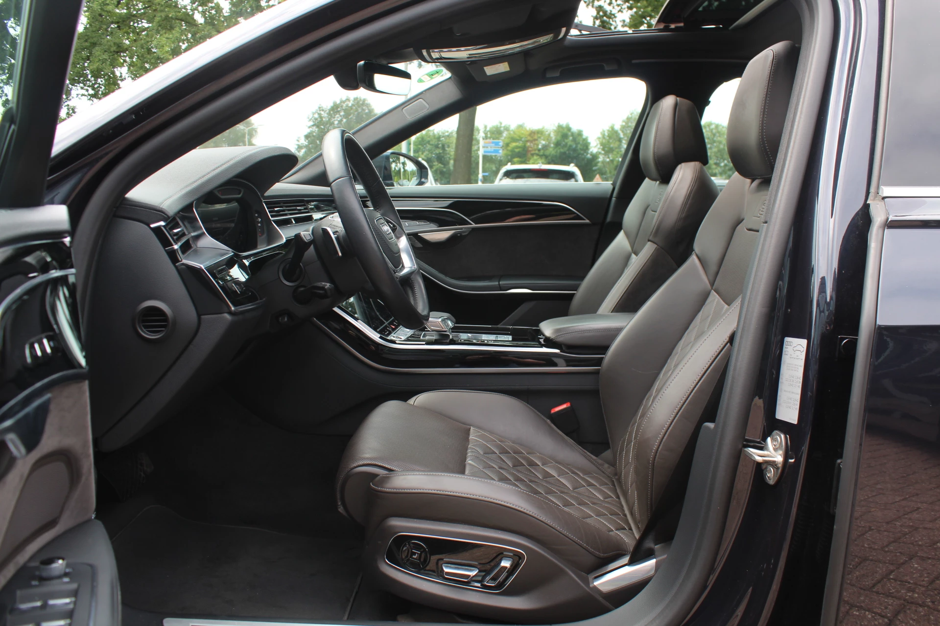 Hoofdafbeelding Audi A8