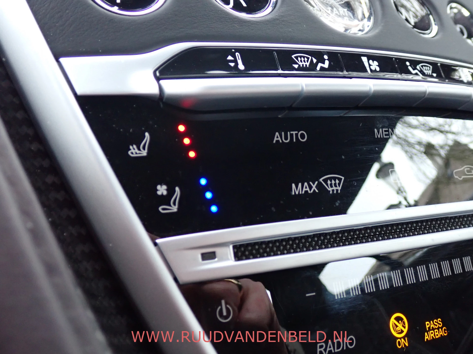 Hoofdafbeelding Aston Martin DBS