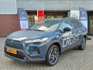Toyota Corolla Cross Hybrid 140 DYNAMIC NIEUW MODEL! STOEL/STUURVERW BLIND SPOT 18'' LM-VELGEN EL-ACHTERKLEP KEYLESS NAVI PARK-SENSOREN CAMERA CLIMA APPLE/ANDROID