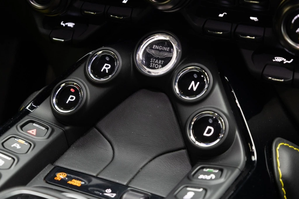 Hoofdafbeelding Aston Martin V8 Vantage