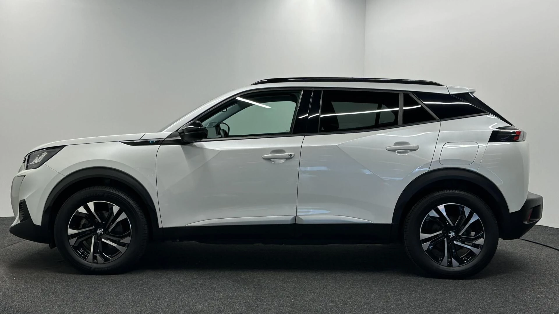 Hoofdafbeelding Peugeot e-2008