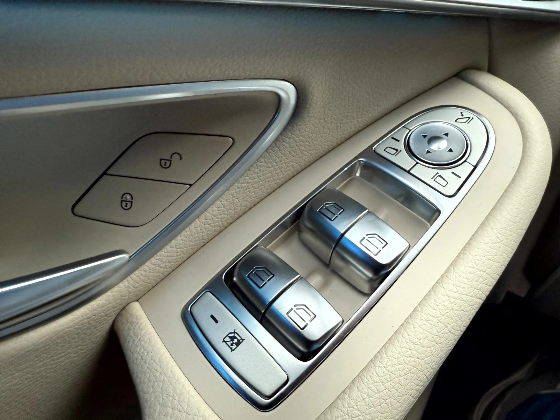 Hoofdafbeelding Mercedes-Benz EQC