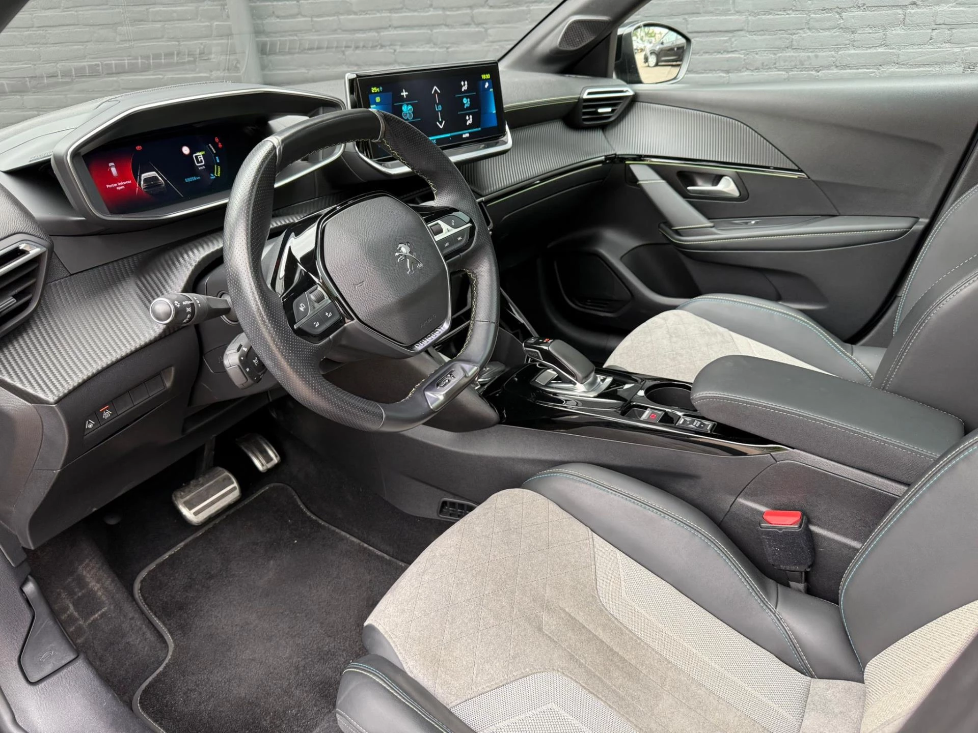 Hoofdafbeelding Peugeot e-208