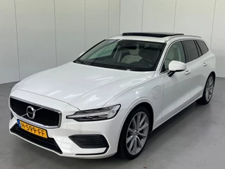 Volvo V60 2.0 T8 Twin Engine AWD Momentum Pro / Trekhaak / Panoramadak / Head-Up / Harman Kardon