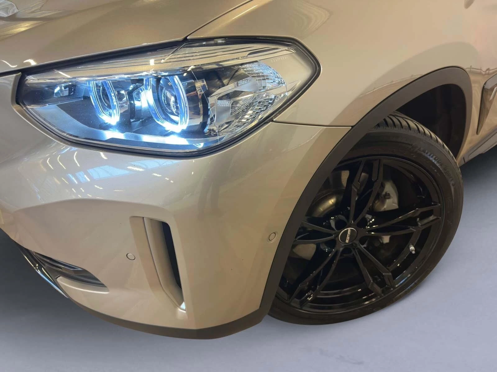 Hoofdafbeelding BMW iX3