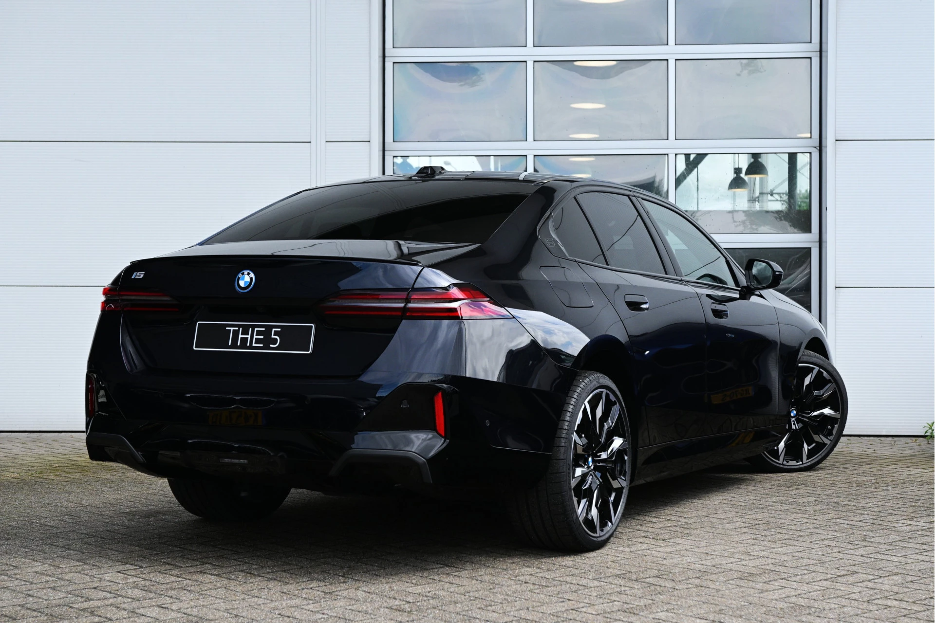 Hoofdafbeelding BMW i5
