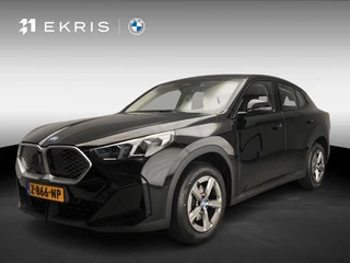 Hoofdafbeelding BMW iX2 BMW iX2 eDrive20 | LED | Navigatie | Panoramadak | Sportstoelen | Shadow line | DAB | Alu 17 inch