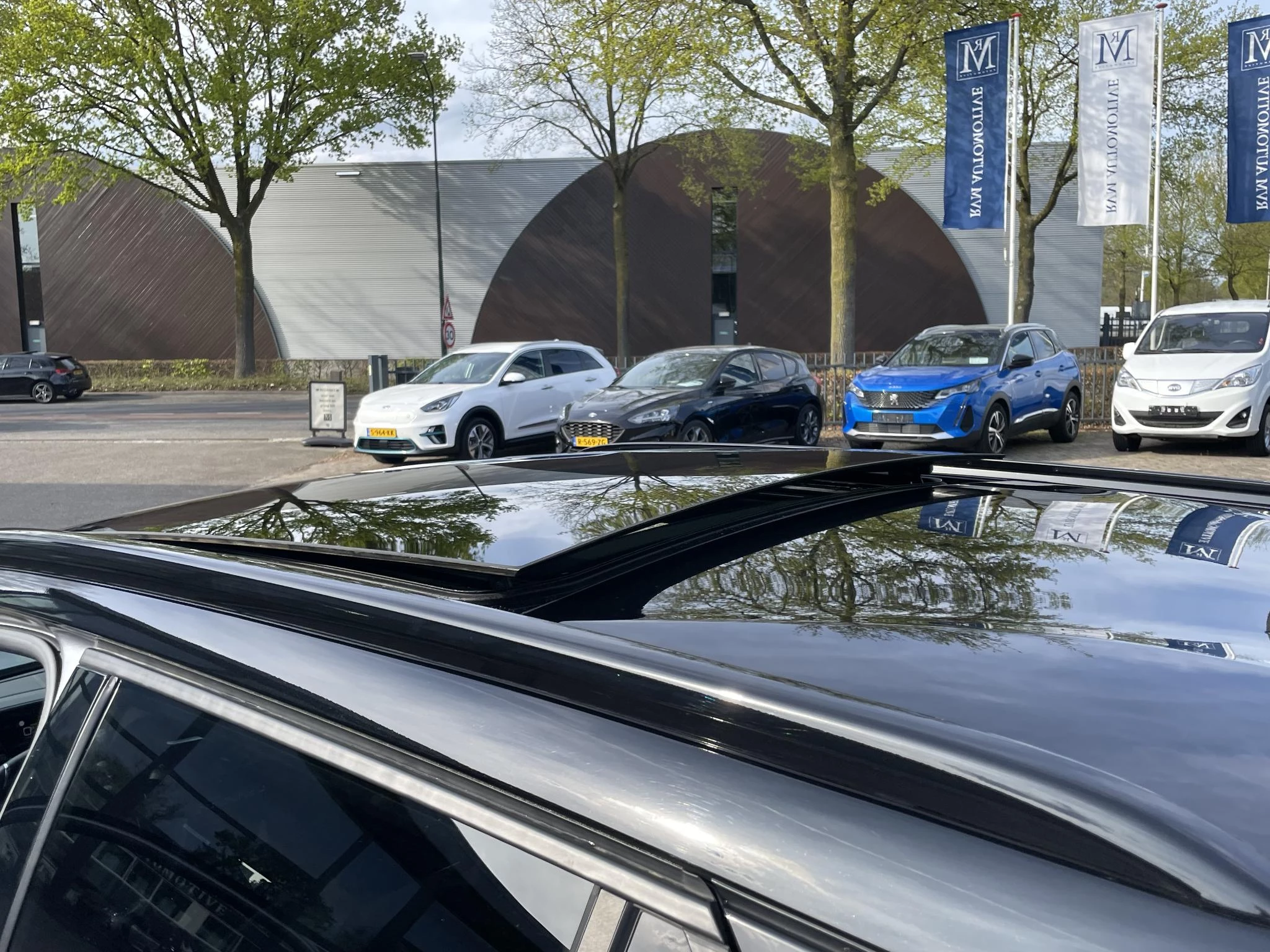 Hoofdafbeelding Peugeot e-2008