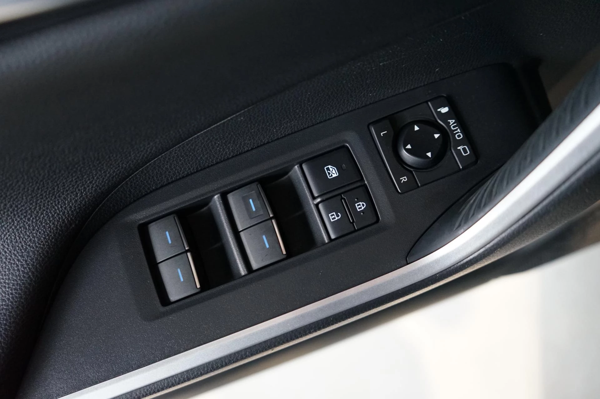 Hoofdafbeelding Suzuki Across