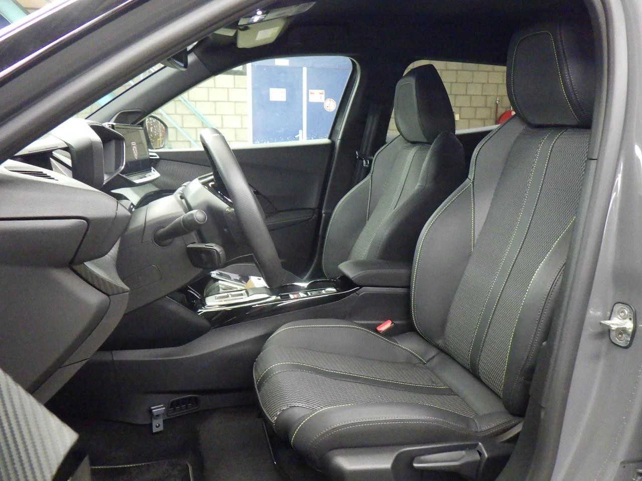 Hoofdafbeelding Peugeot e-2008