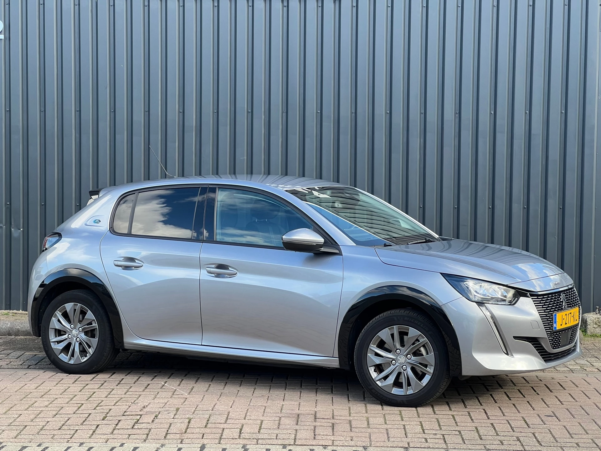 Hoofdafbeelding Peugeot e-208
