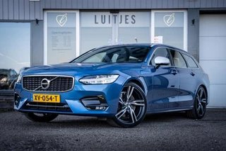 Hoofdafbeelding Volvo V90 Volvo V90 2.0 T4 R-design I Pano-dak I Harman/Kardon I Trekhaak I Leder I Carplay I 20'' I NL-auto I Dealer-onderhouden