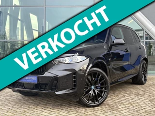 Hoofdafbeelding BMW X5 BMW X5 XDrive50e Plug in Hybride M sport Black Pack 490pk Panoramadak / 22inc / HU Display