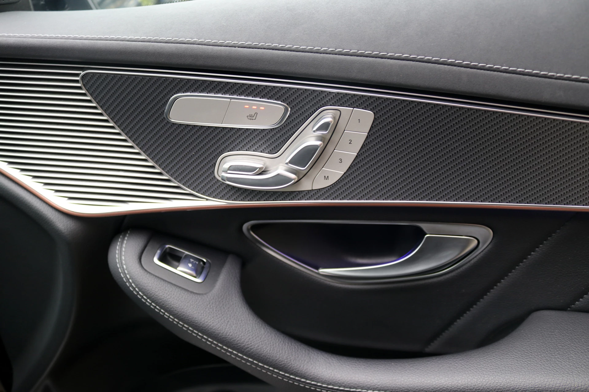 Hoofdafbeelding Mercedes-Benz EQC