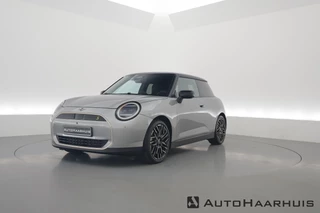 Hoofdafbeelding MINI Electric MINI Electric Mini Cooper SE Essential XS 54.2 kWh | Pano | HUD | H&K | Cruise | CarPlay | 360cam