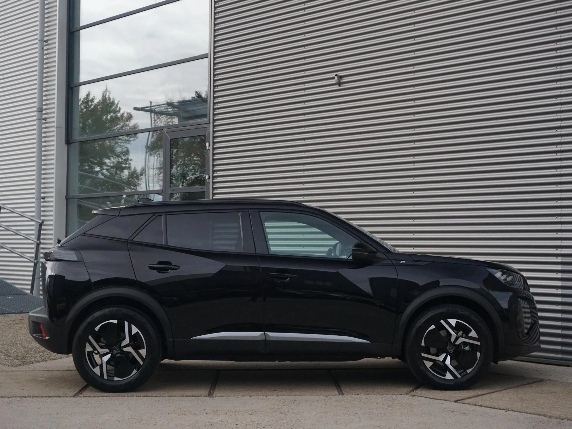 Hoofdafbeelding Peugeot e-2008