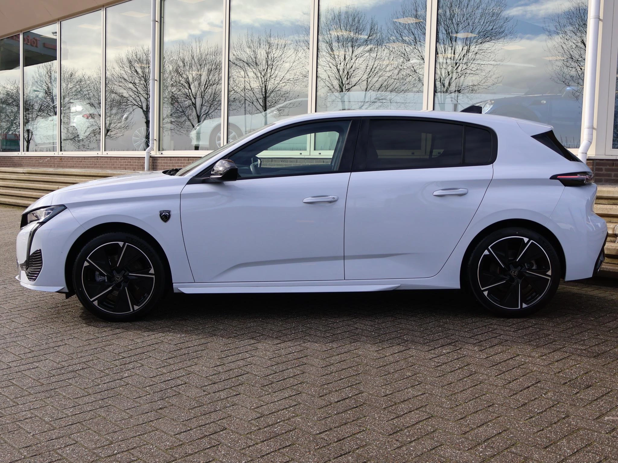 Hoofdafbeelding Peugeot e-308