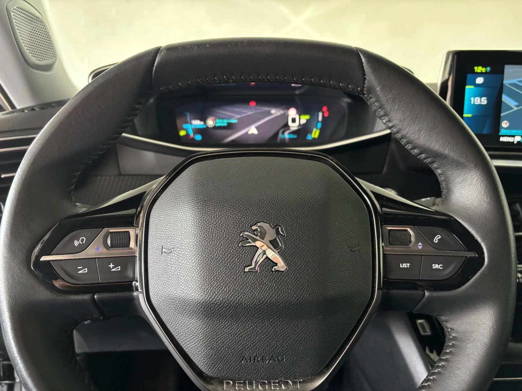 Hoofdafbeelding Peugeot e-2008