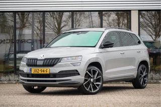 Hoofdafbeelding Škoda Karoq Škoda Karoq 1.5 TSI ACT Sportline Business | Trekhaak | Adapt. Cruise | Camera | 19" | Winterpakket