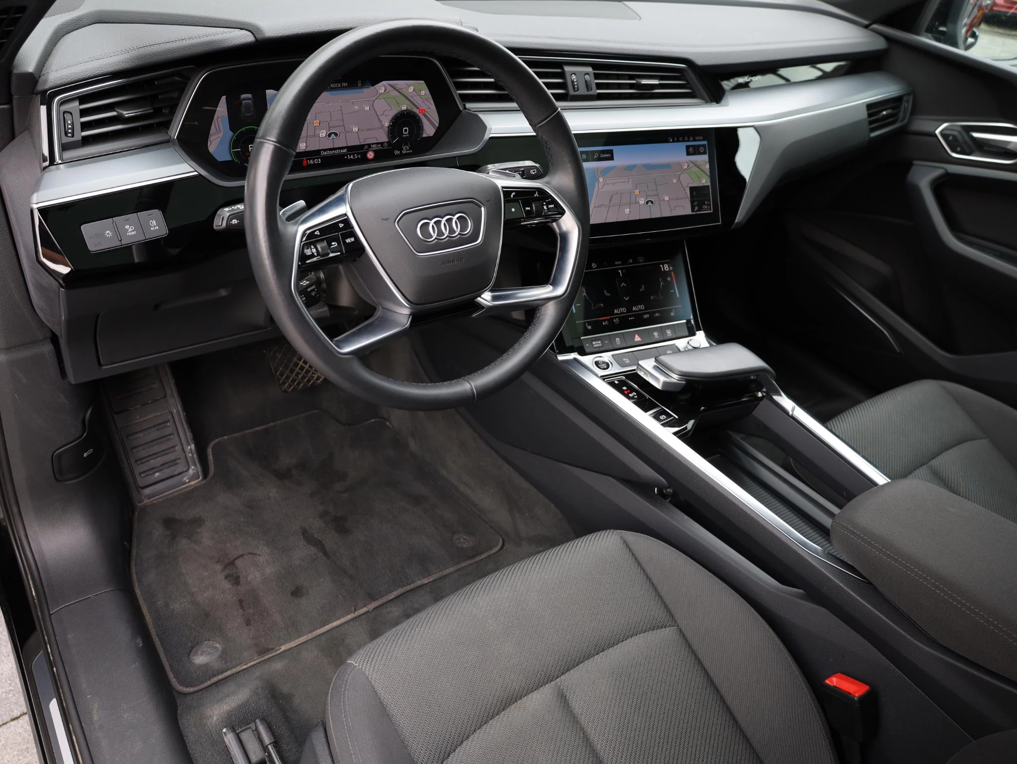 Hoofdafbeelding Audi e-tron