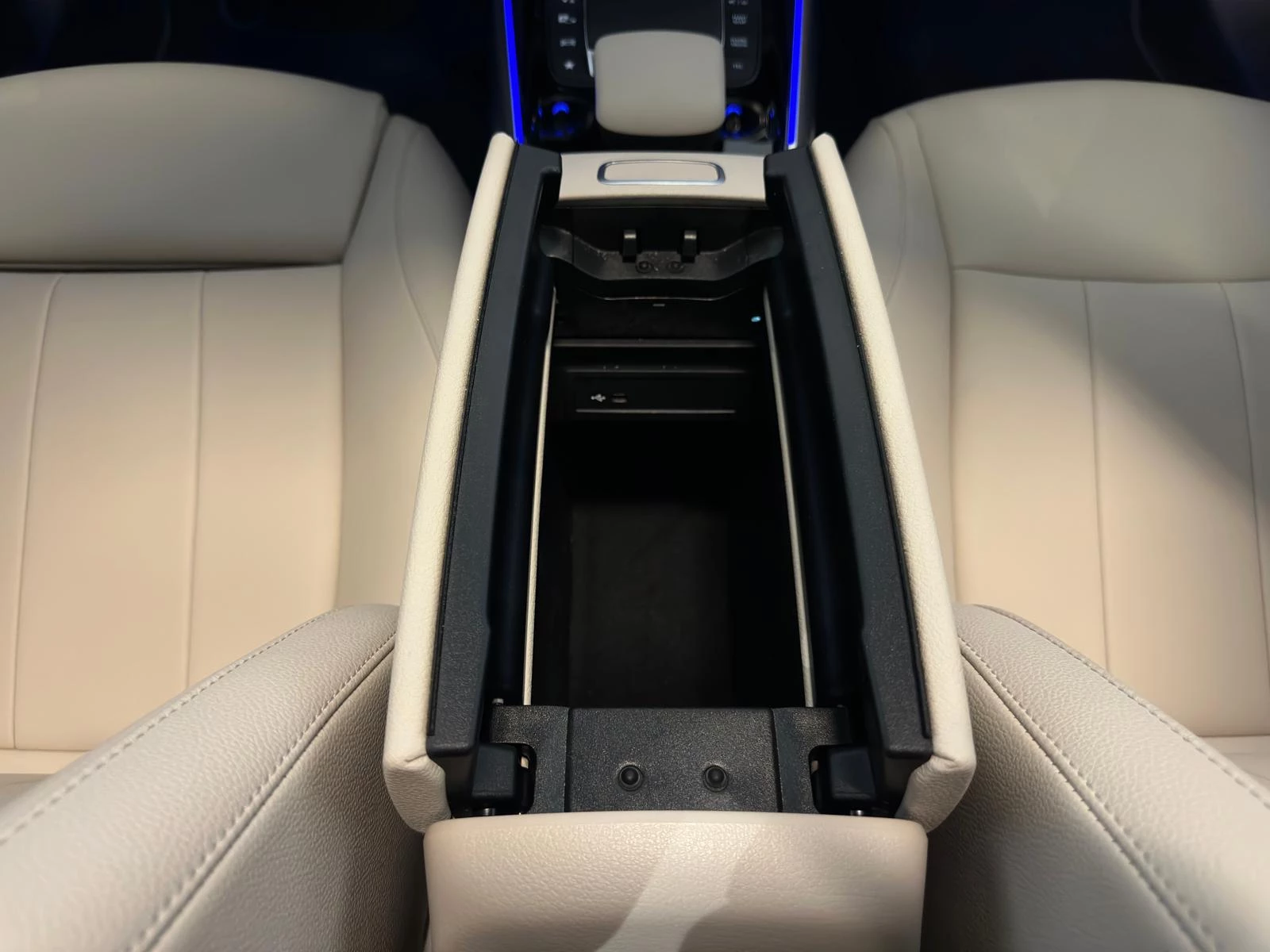 Hoofdafbeelding Mercedes-Benz EQA