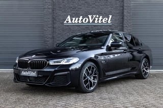 BMW 5 Serie 545e xDrive M Sport | Schuifdak | Sportleder | Head-Up | Driving Ass. Pro | Live Cockpit | Laserlicht | 2022 | Fabrieksgarantie