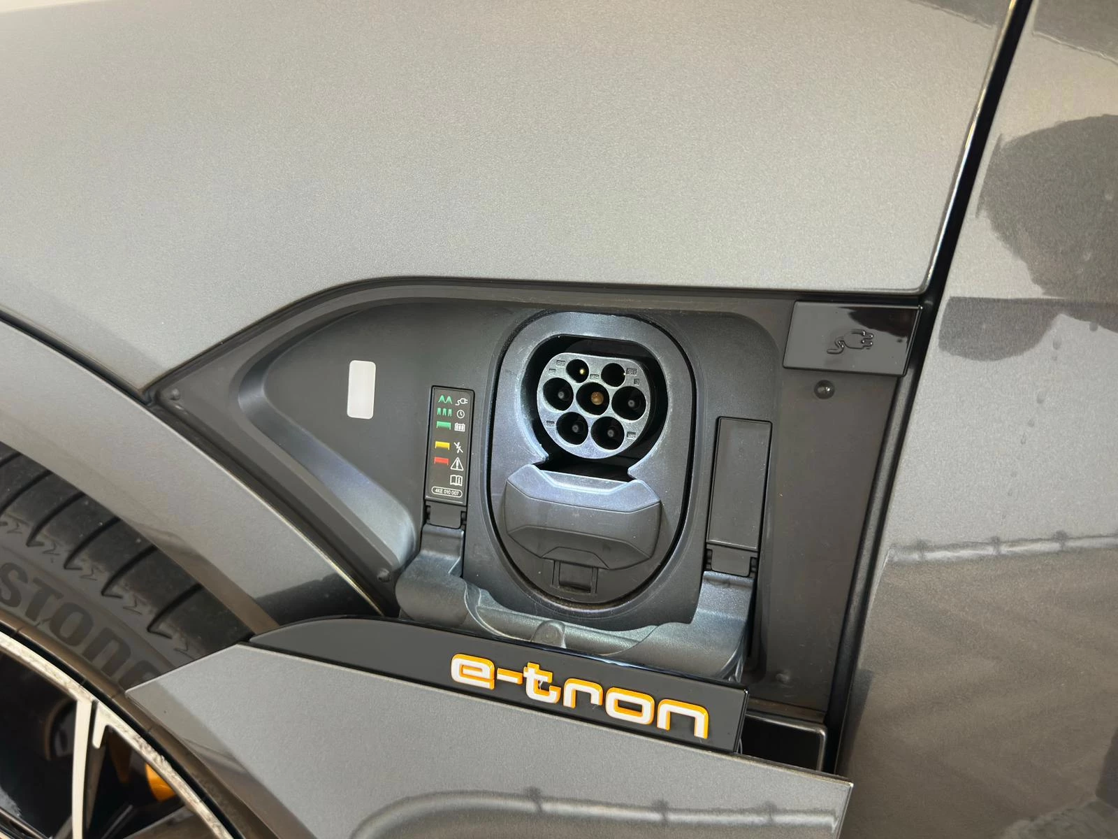 Hoofdafbeelding Audi e-tron