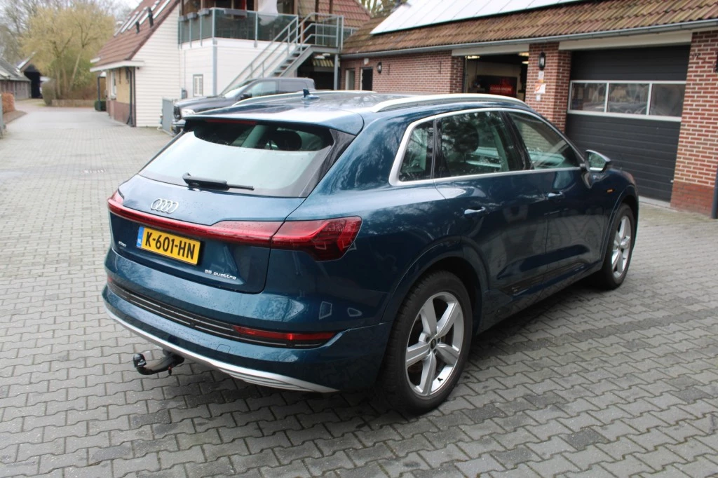 Hoofdafbeelding Audi e-tron