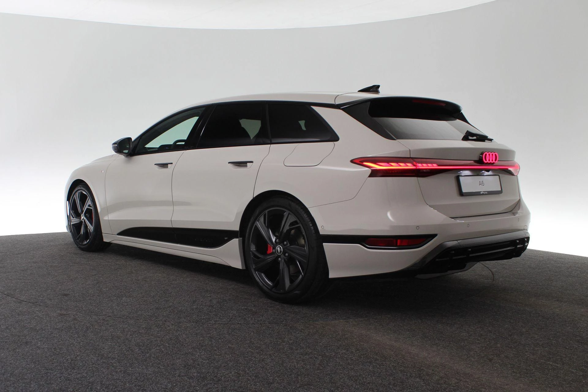 Hoofdafbeelding Audi A6 Avant e-tron