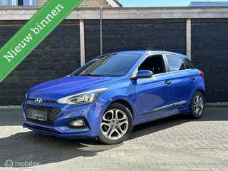 Hoofdafbeelding Hyundai i20 Hyundai i20 1.2  i-Motion Clima / LM / PDC / camera / Trekhaak/ 79.972KM