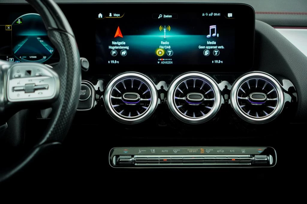 Hoofdafbeelding Mercedes-Benz EQA