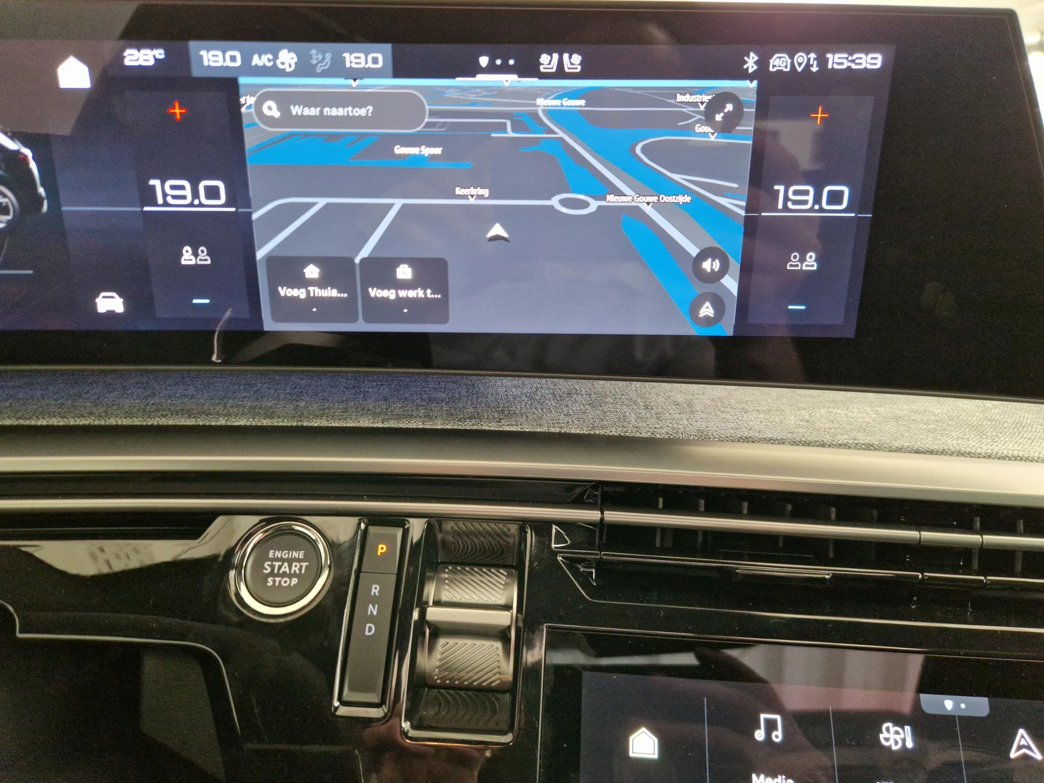 Hoofdafbeelding Peugeot e-5008