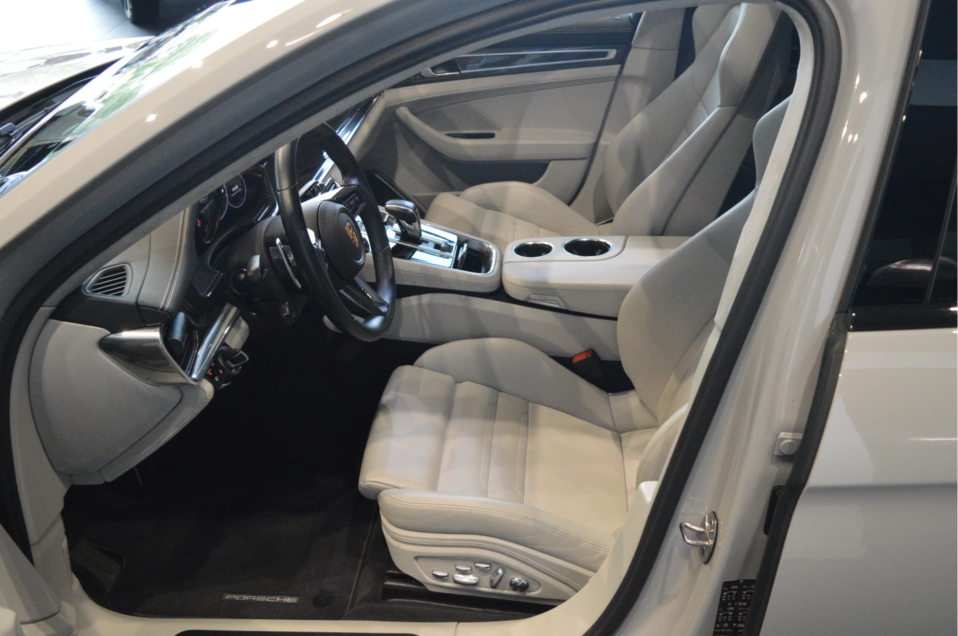 Hoofdafbeelding Porsche Panamera