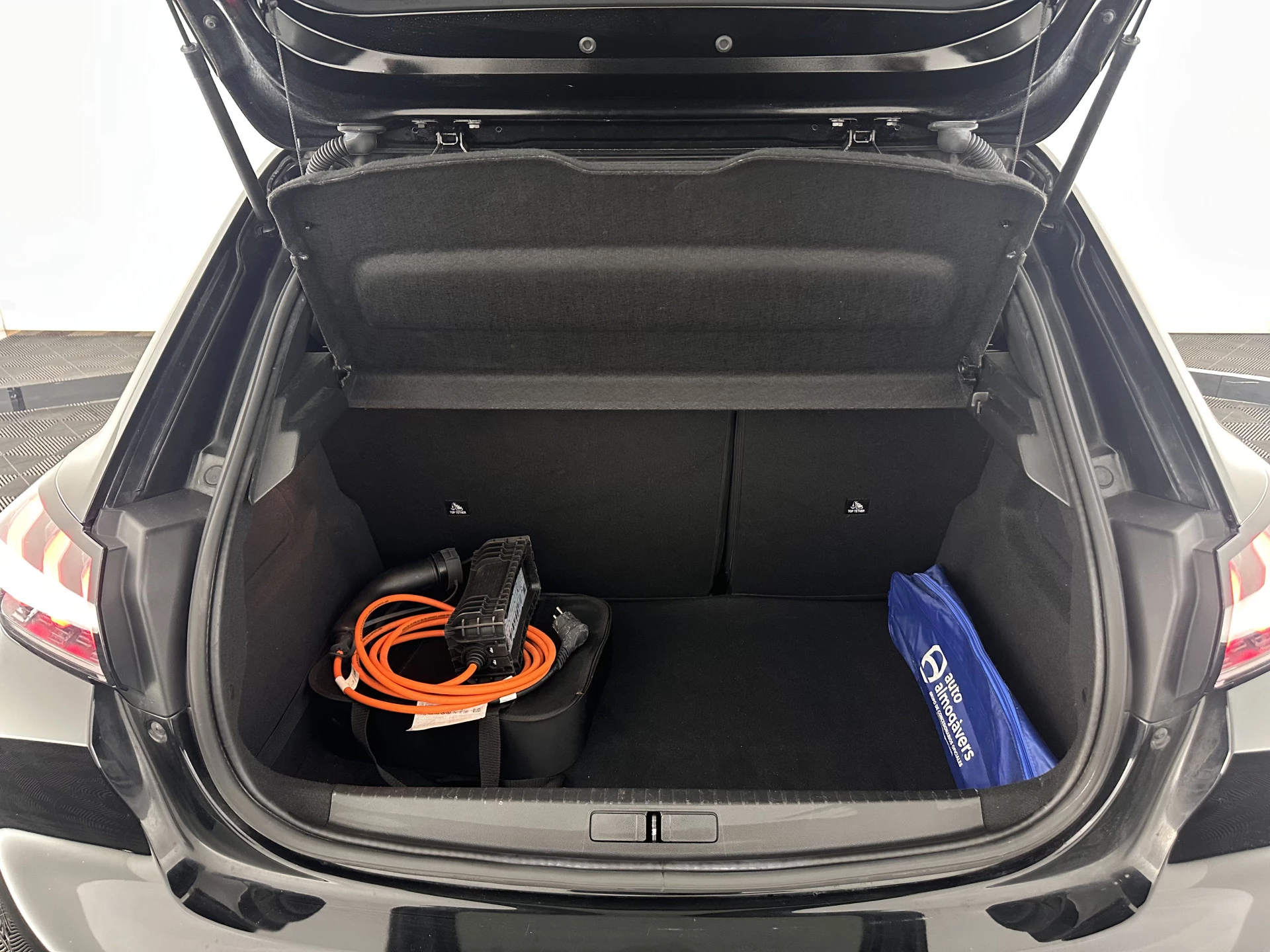 Hoofdafbeelding Peugeot e-208