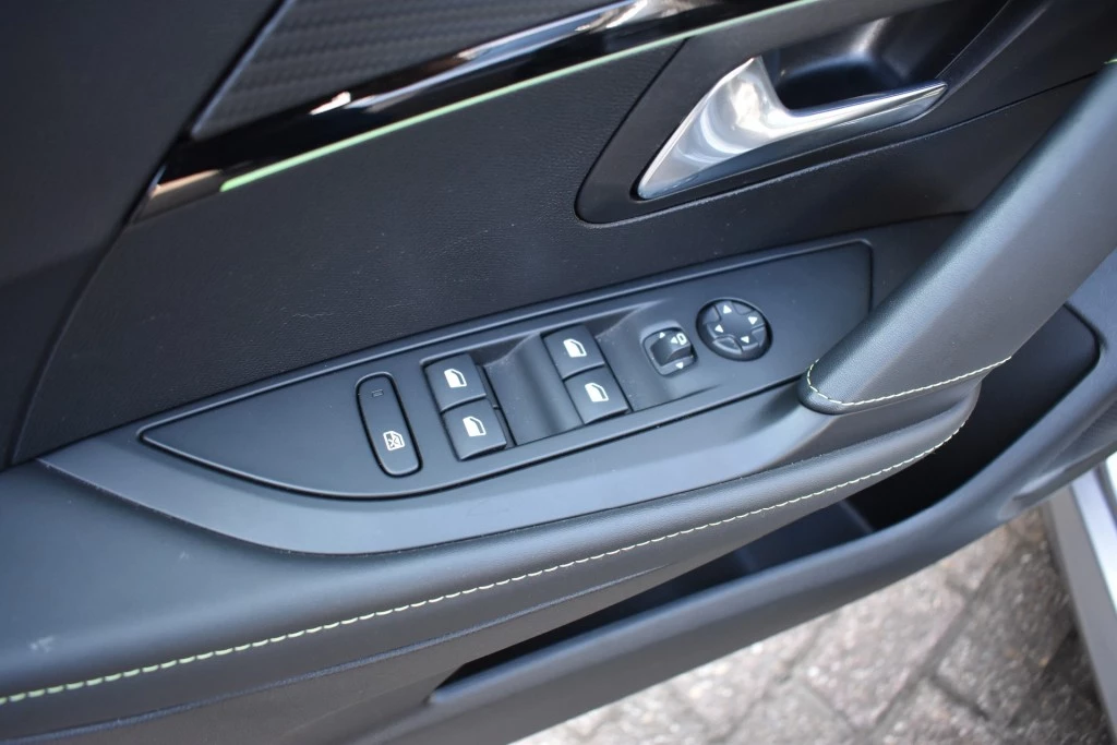 Hoofdafbeelding Peugeot e-208
