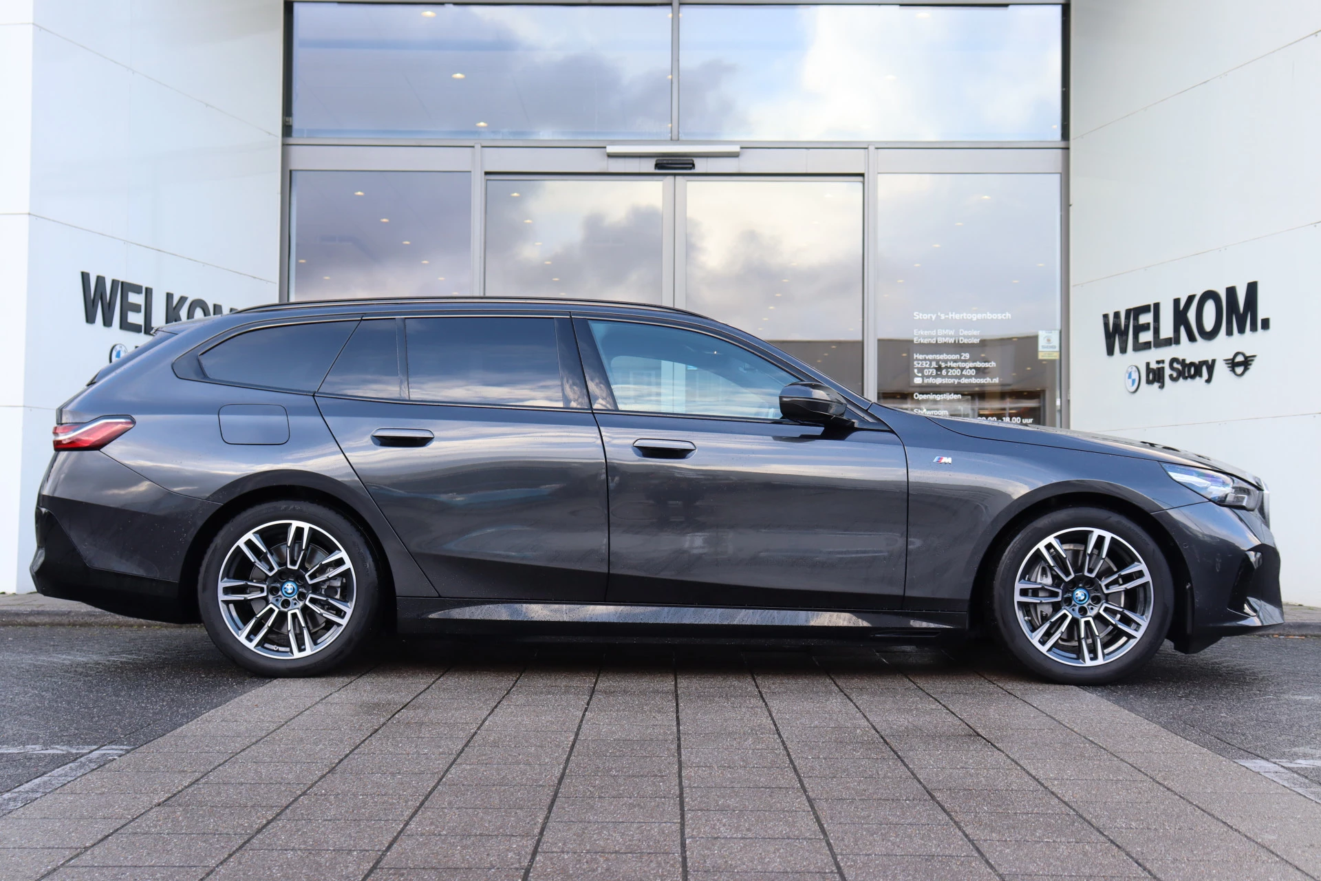 Hoofdafbeelding BMW i5