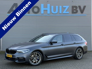 Hoofdafbeelding BMW 5 Serie BMW 5 Serie Touring 530i High Executive M Sport Trekhaak DAB Harman Kardon Keyless Entry Achteruitrijcamera 360 graden camera Adaptieve Cruise Contol Stuurverwarming Comfortstoelen