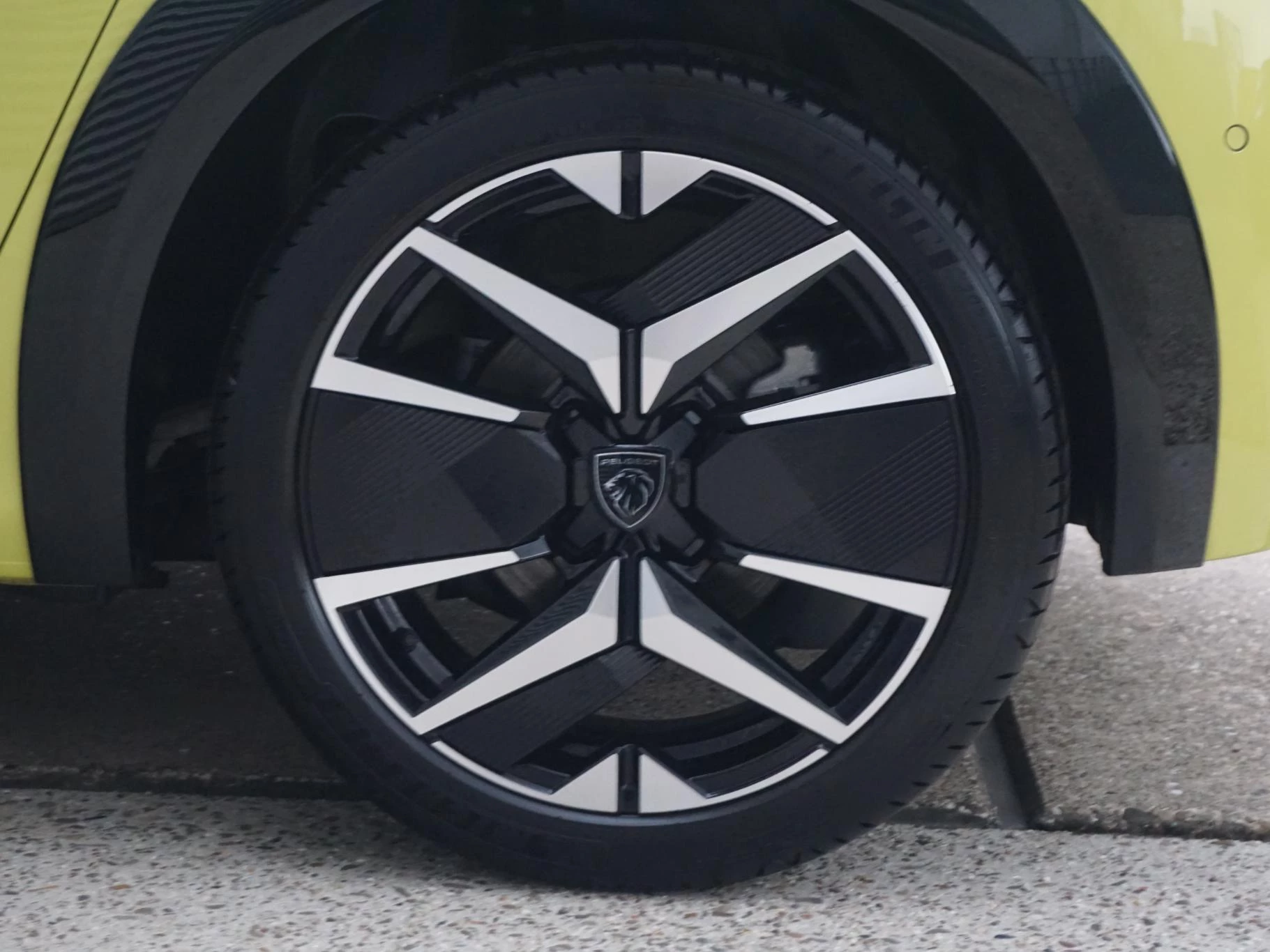 Hoofdafbeelding Peugeot e-208