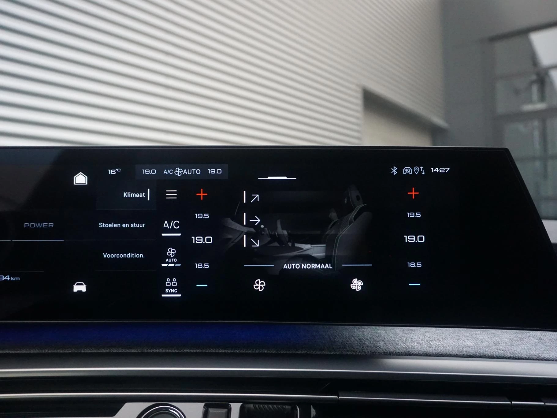 Hoofdafbeelding Peugeot e-3008