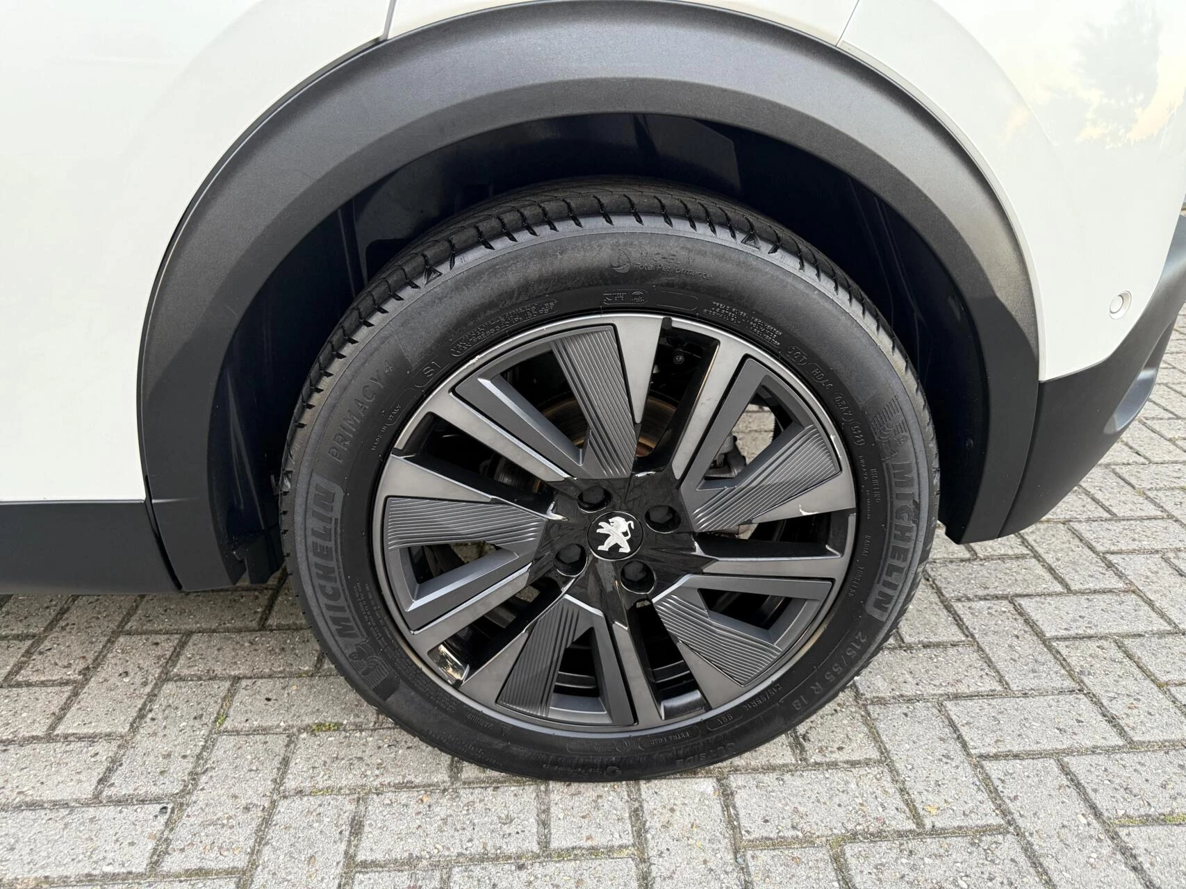 Hoofdafbeelding Peugeot e-2008