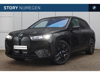 Hoofdafbeelding BMW iX BMW iX xDrive40 High Executive / Sportpakket / Panoramadak Sky Lounge / Trekhaak / Laserlight / Soft-Close / Multifunctionele Stoelen / Active Steering