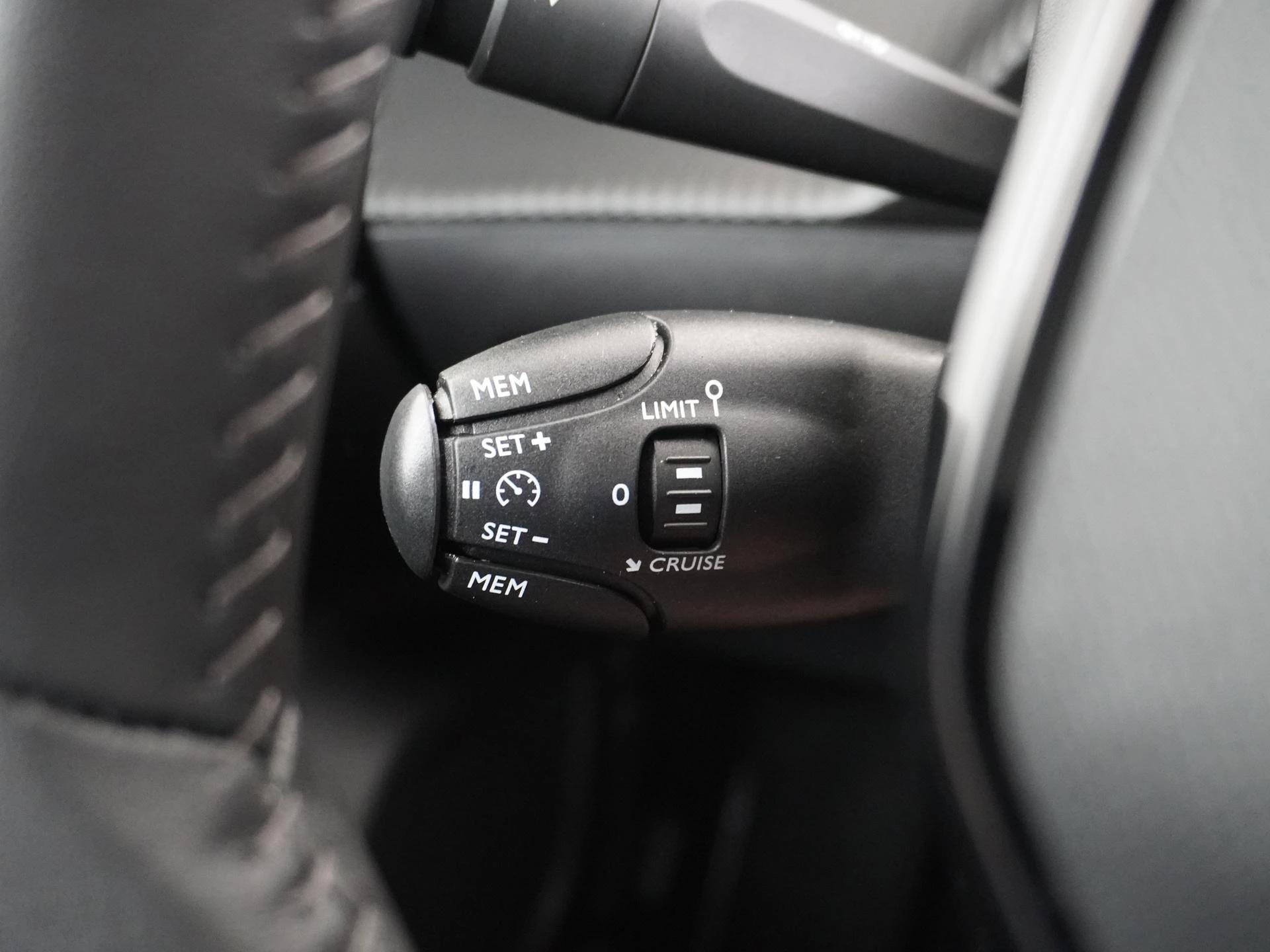 Hoofdafbeelding Peugeot e-2008