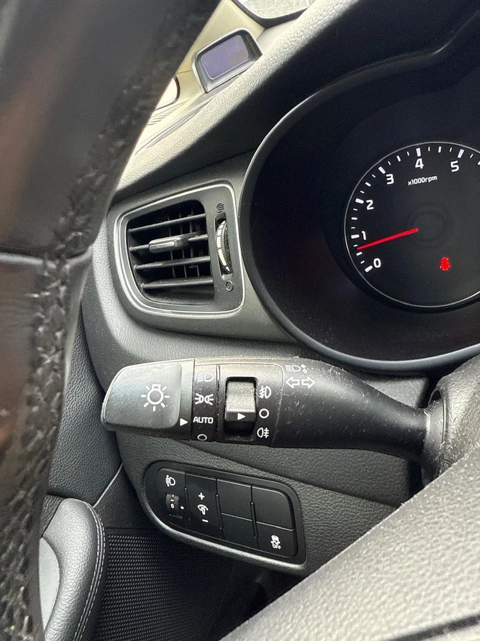 Hoofdafbeelding Kia Carens